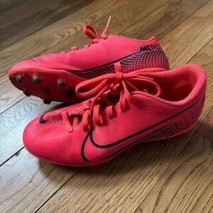 Nike Jr Mercurial Vapor 13 Club FG Cleats Size 3.5Y Crimson Red/Black EUC
